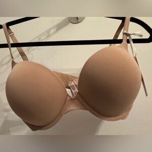 Victoria Secret Seamless Nude Lightly Padded BraSize 36 C. NWT